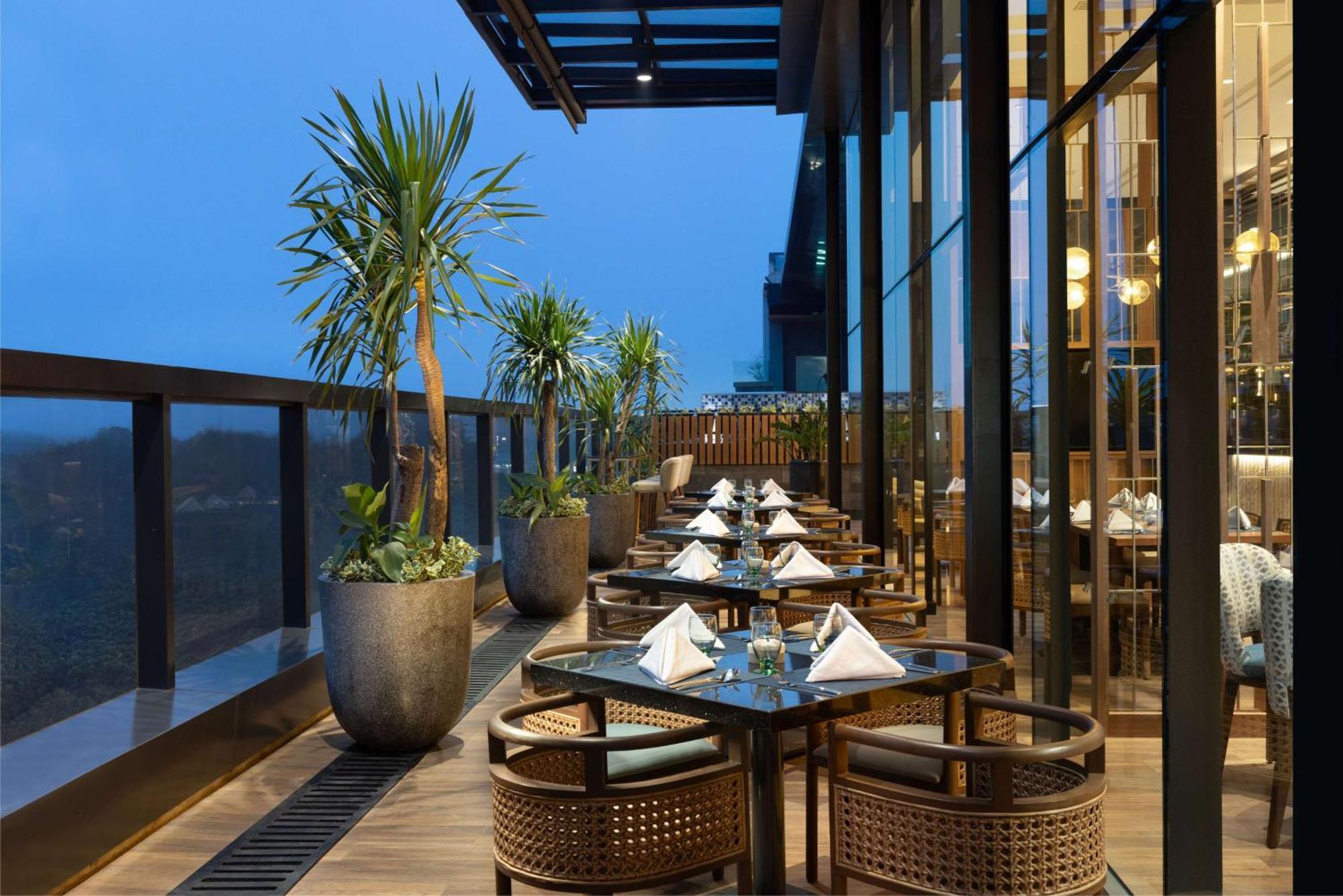Doubletree By Hilton Jakarta Bintaro Jaya Serpong Eksteriør billede